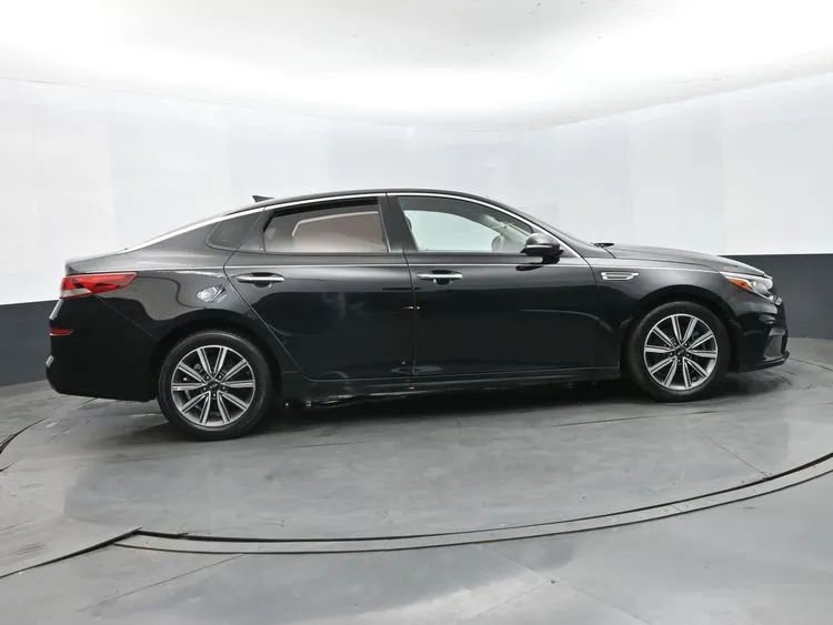 Used 2019 Kia Optima EX image 4