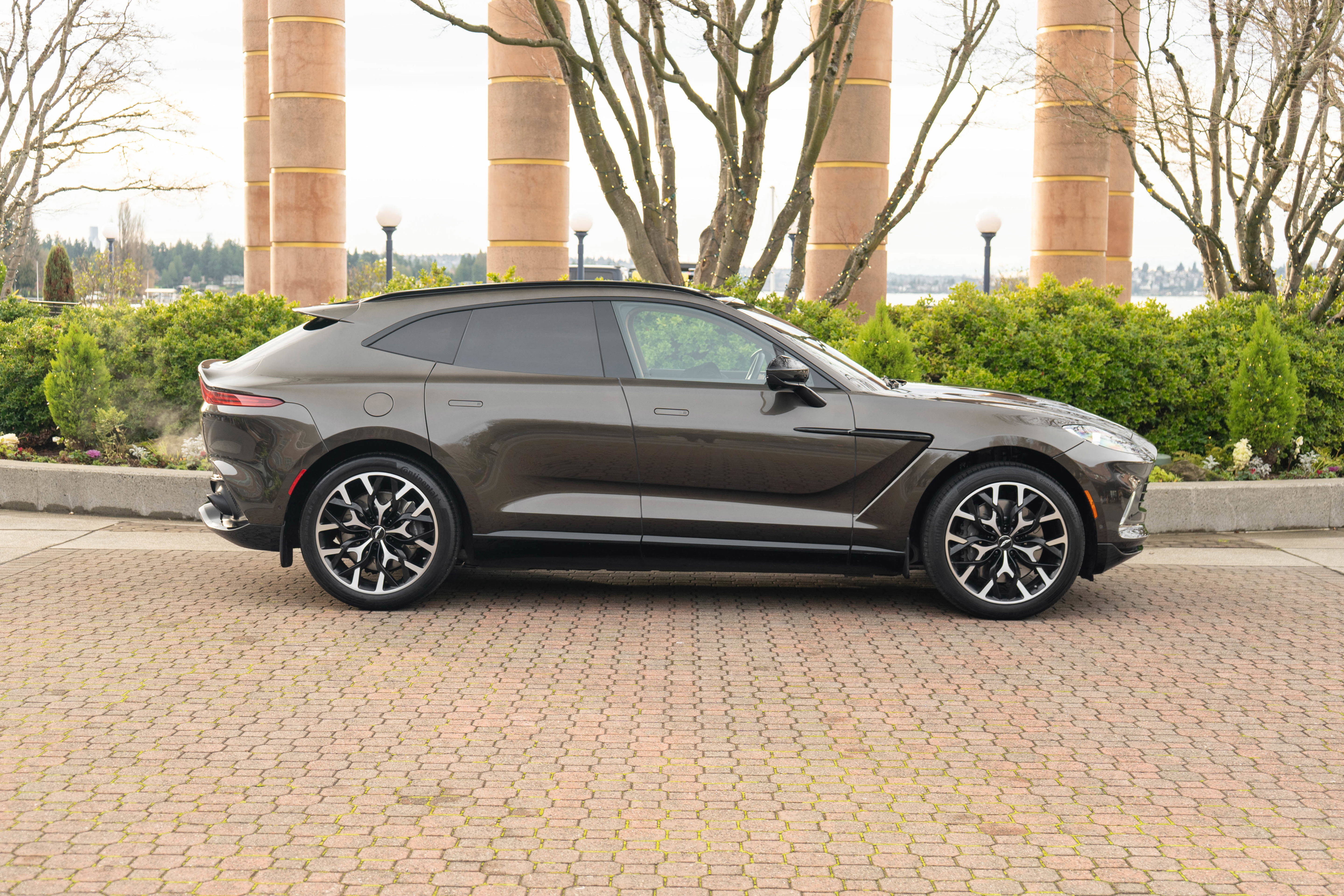 Used 2021 Aston Martin DBX image 55