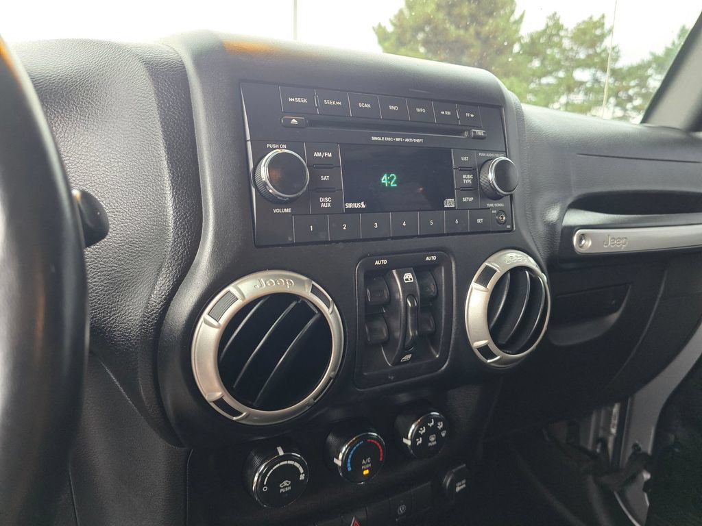 Used 2018 Jeep Wrangler Unlimited Sahara AWD/4WD image 21