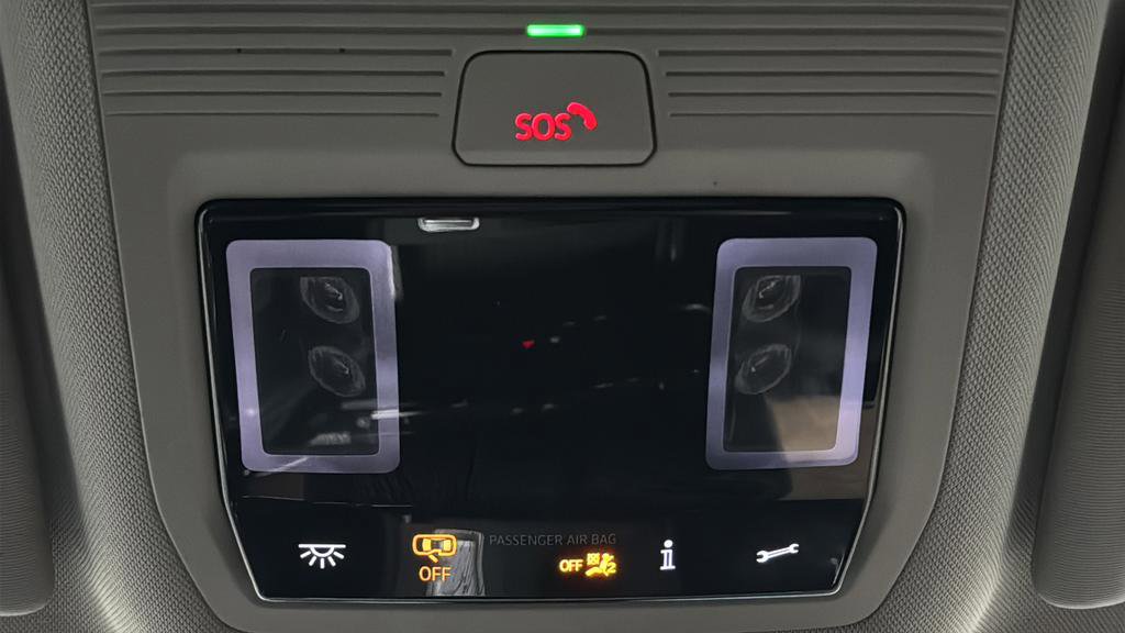 Used 2025 Volkswagen Atlas SE image 32