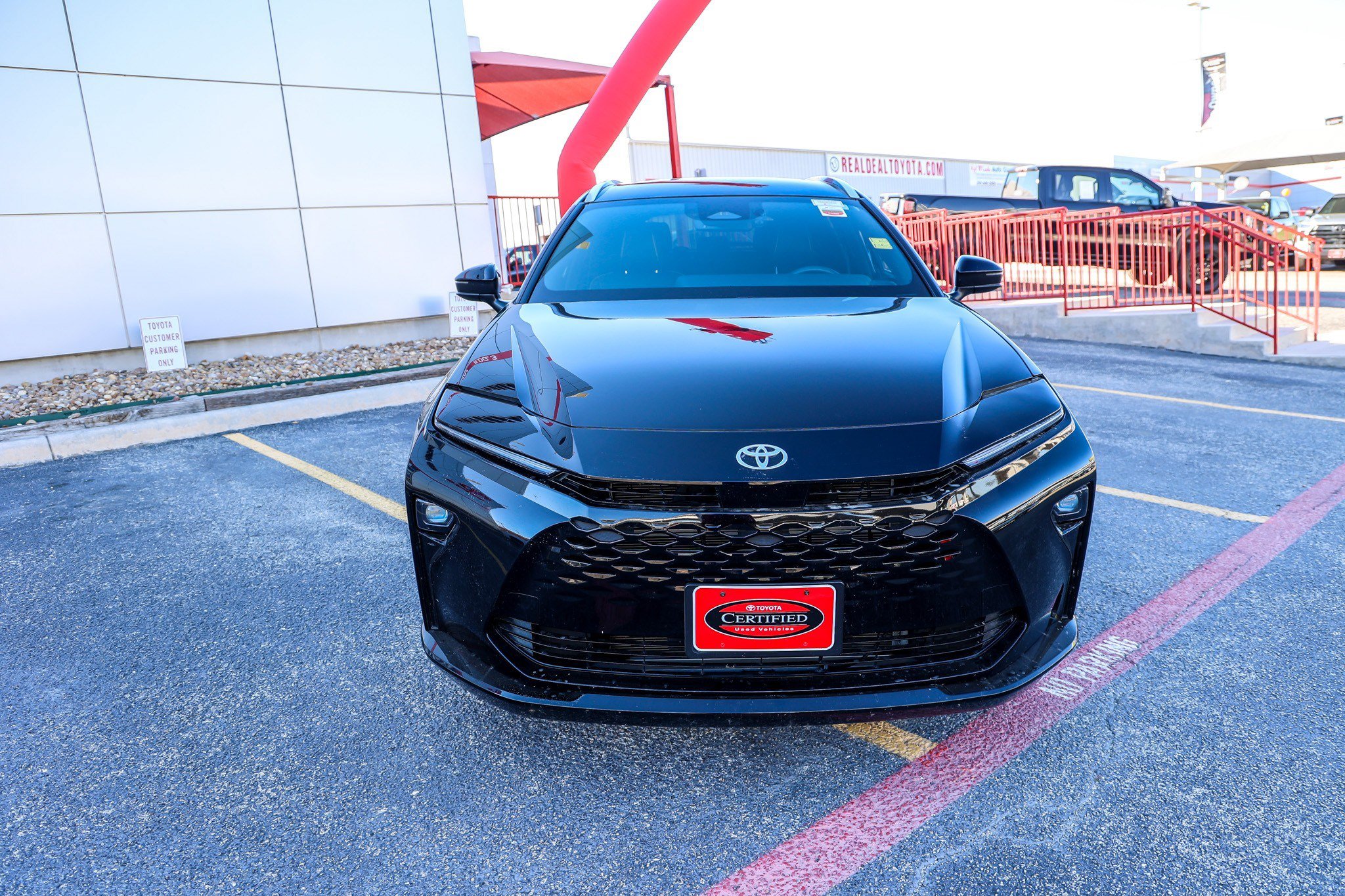 Certified 2025 Toyota Crown Signia AWD/4WD image 3