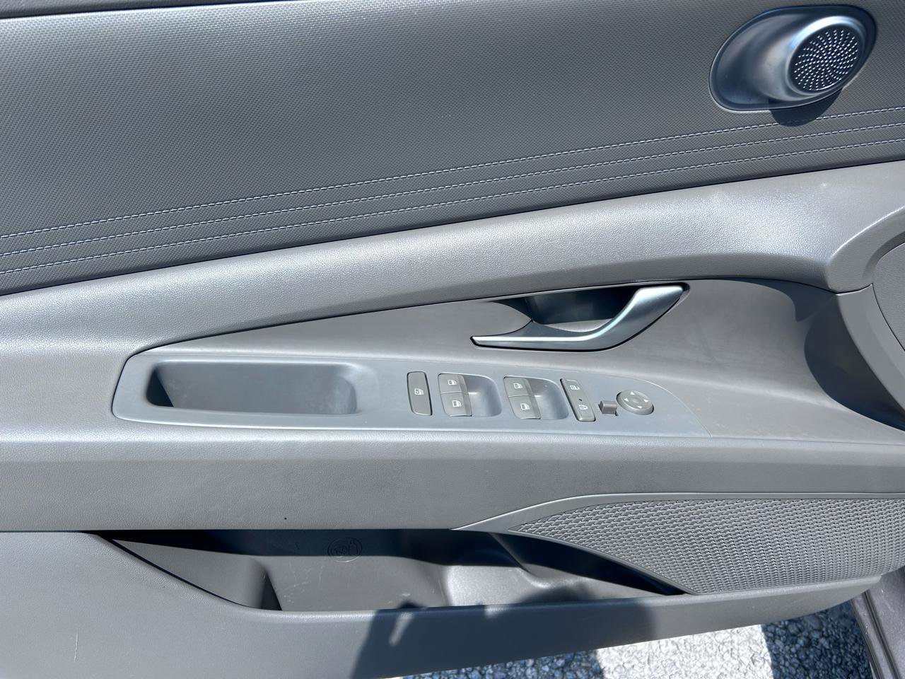 Used 2023 Hyundai Elantra SEL FWD image 8