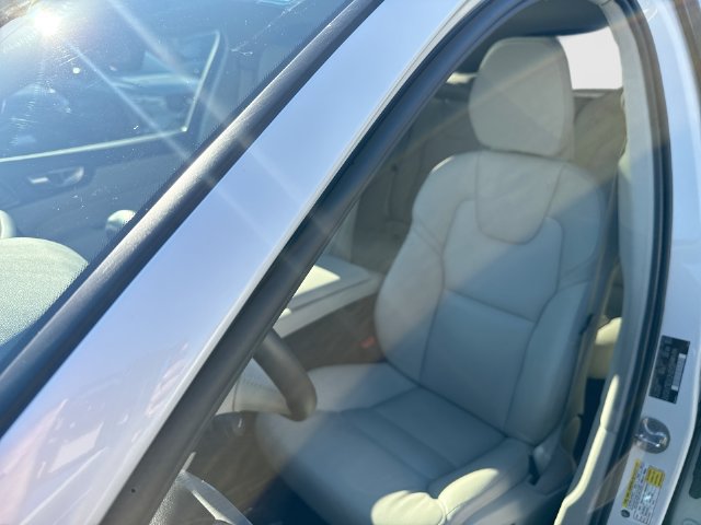 Certified 2024 Volvo XC60 T8 Plus AWD/4WD image 16