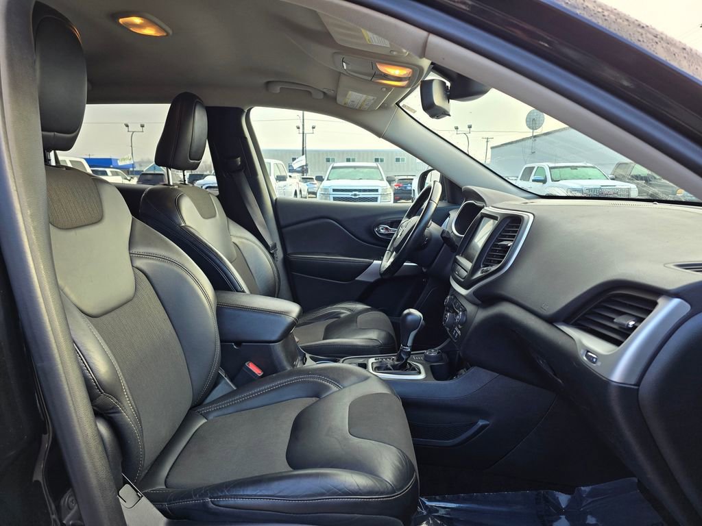 Used 2018 Jeep Cherokee Latitude Plus image 12