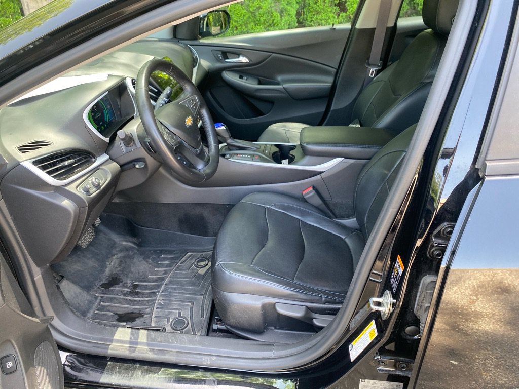 Used 2017 Chevrolet Volt LT w/ Comfort Package FWD image 9