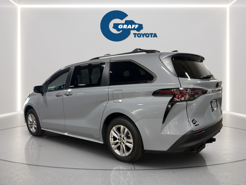 Used 2023 Toyota Sienna XLE Woodland Edition AWD/4WD image 4