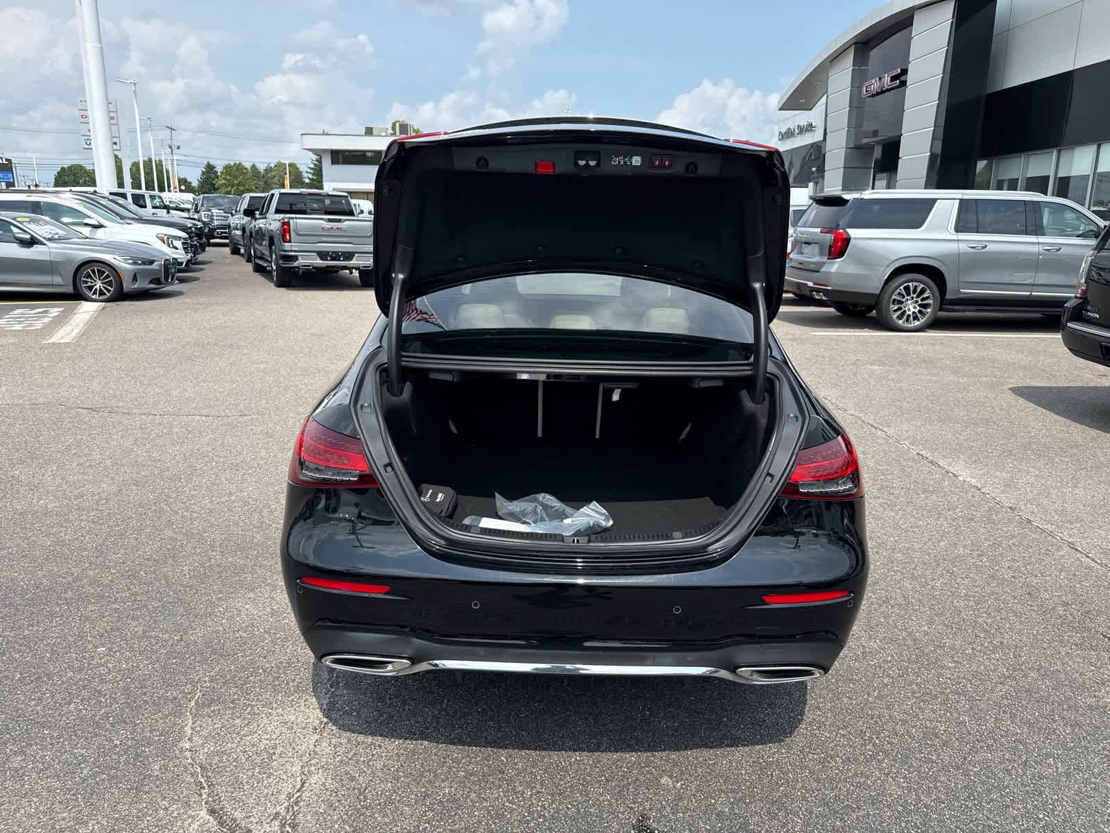 Used 2023 Mercedes-Benz E 350 4MATIC Sedan image 10