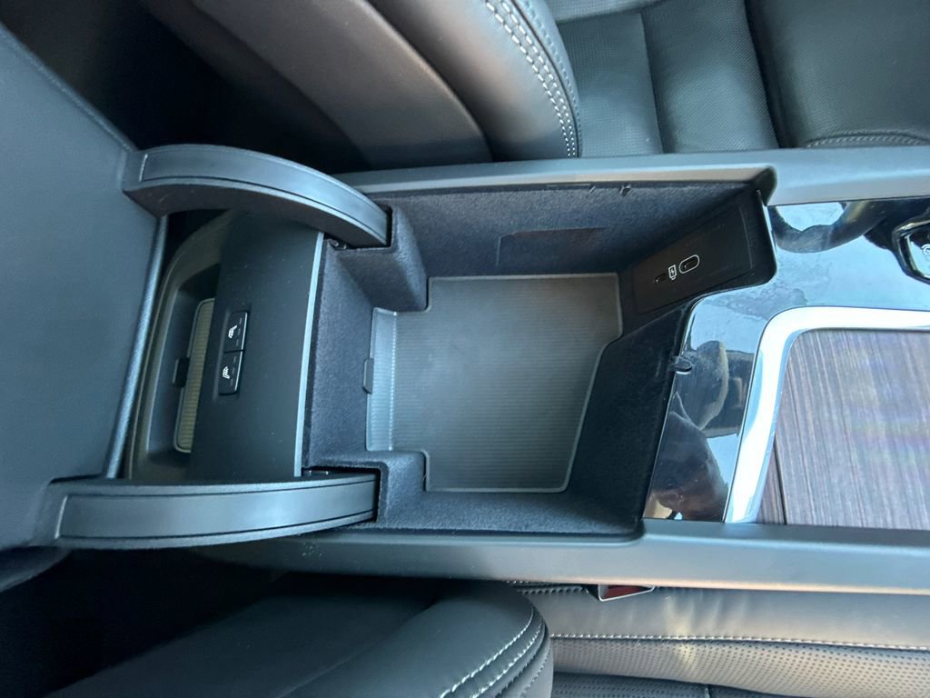 Used 2023 Volvo XC60 T8 Ultimate w/ Climate Package image 15