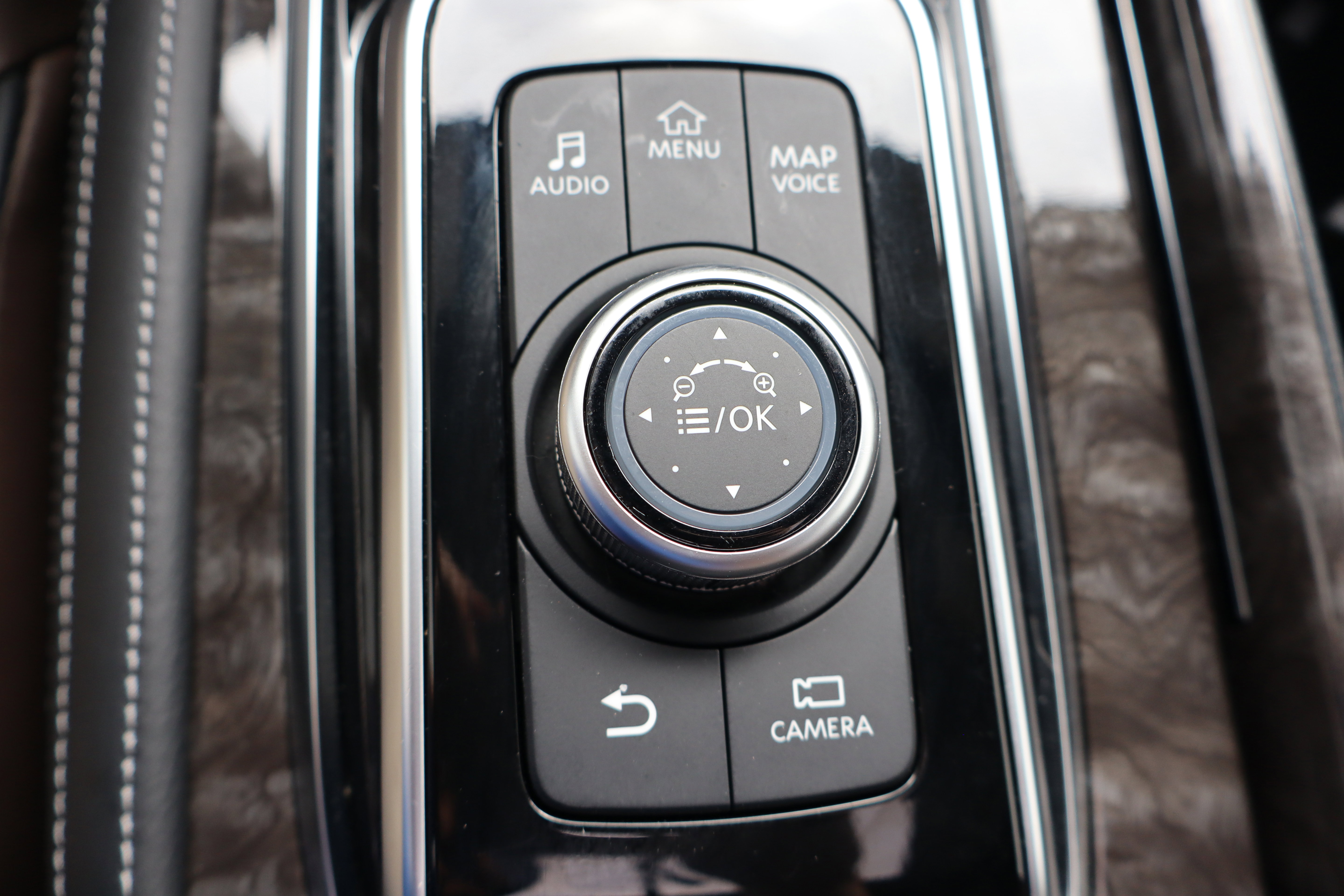 Used 2024 Nissan Armada Platinum w/ Cargo Package RWD image 30