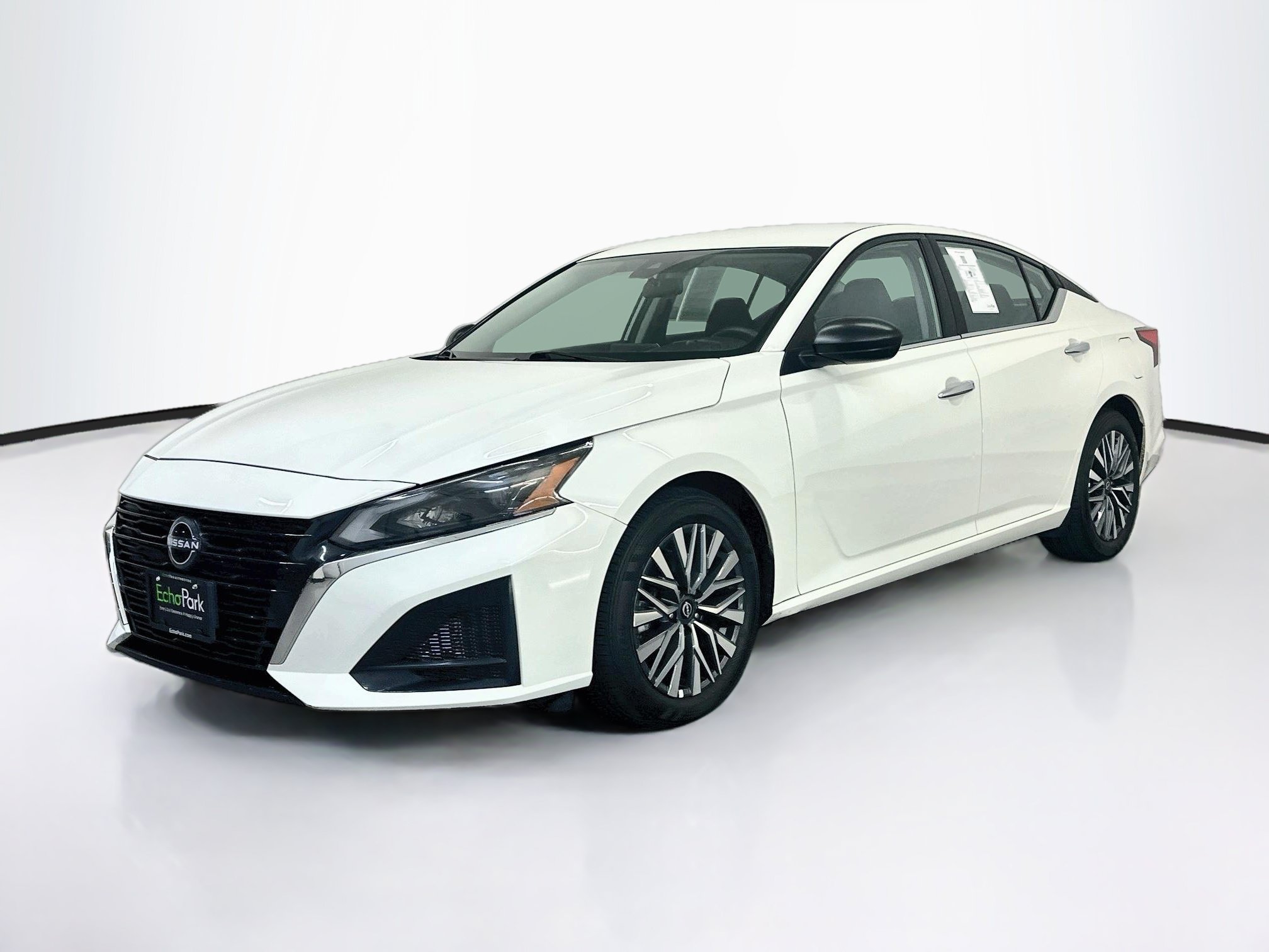 Used 2025 Nissan Altima 2.5 SV FWD image 3