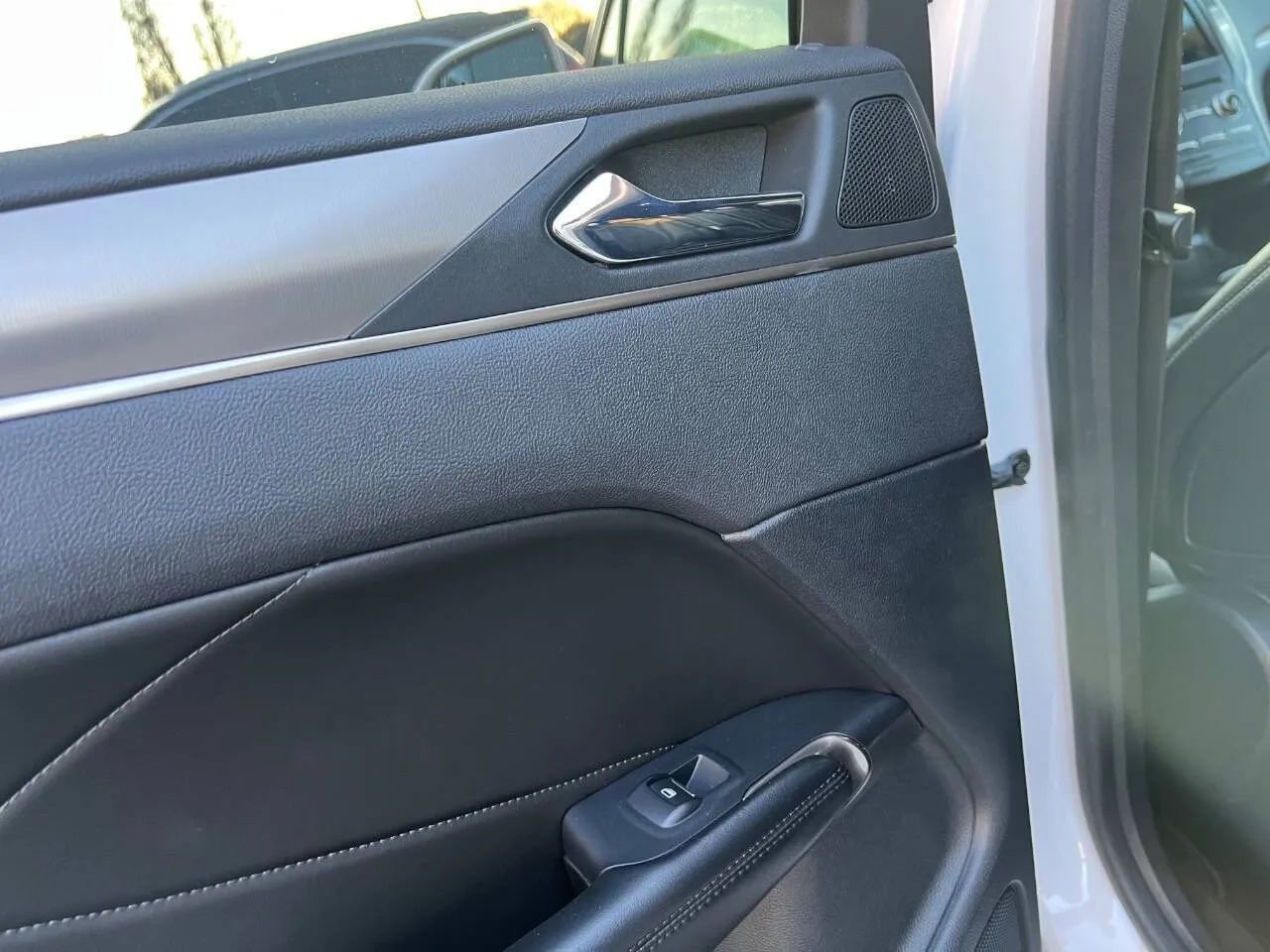 Used 2017 Lincoln MKC Premiere FWD image 24