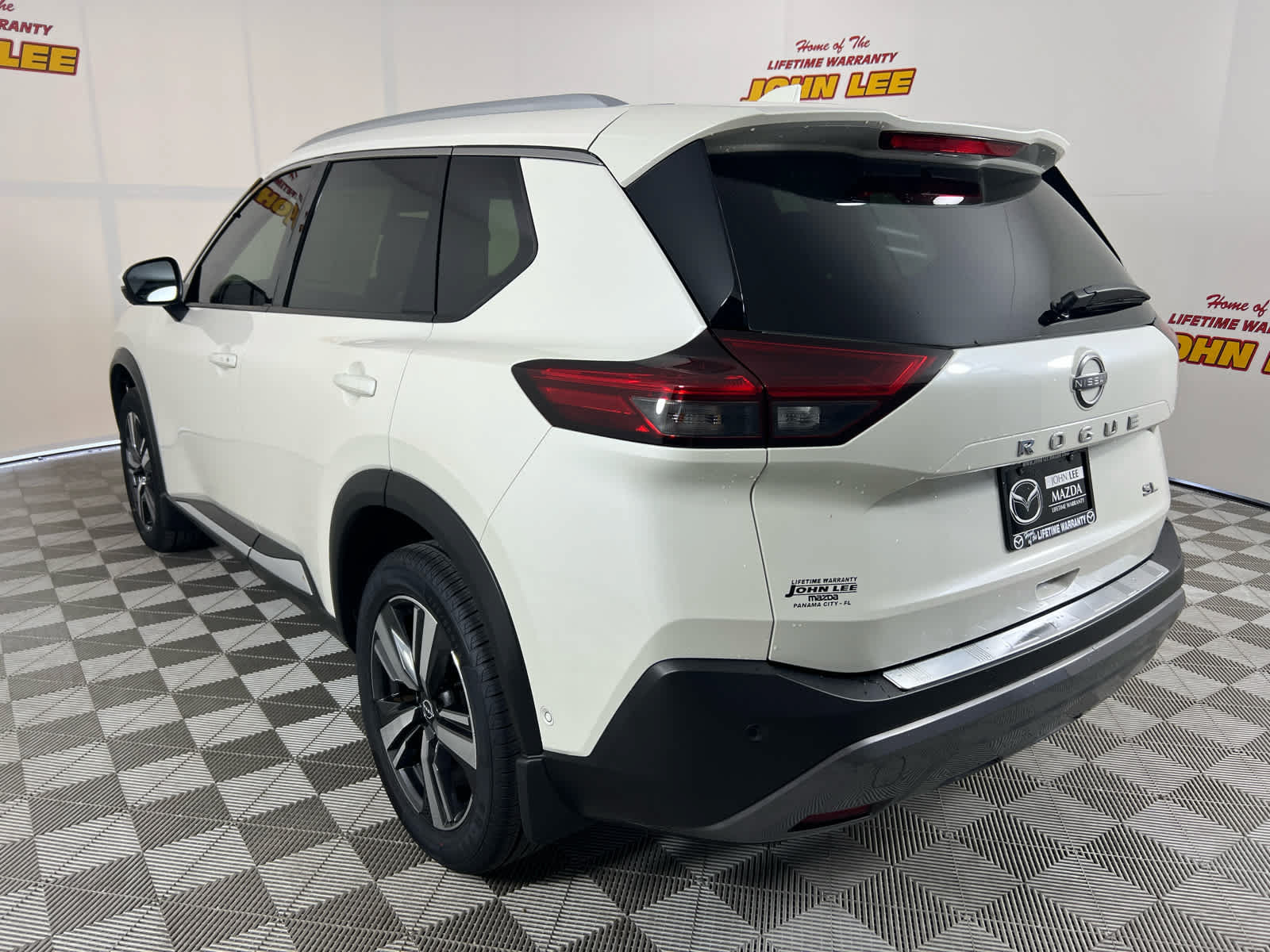 Used 2023 Nissan Rogue SL w/ SL Premium Package FWD image 3