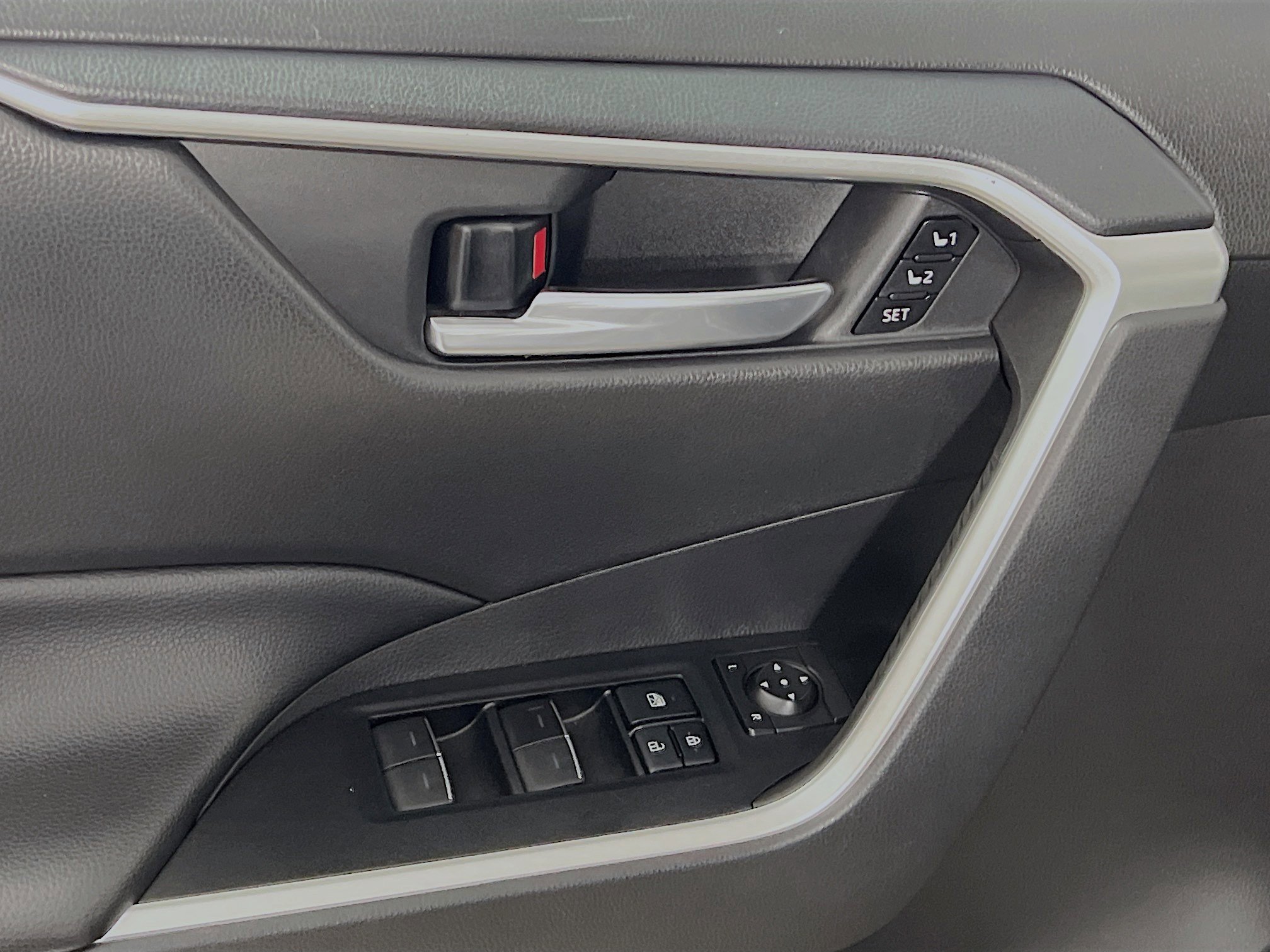 Used 2022 Toyota RAV4 XLE Premium image 17