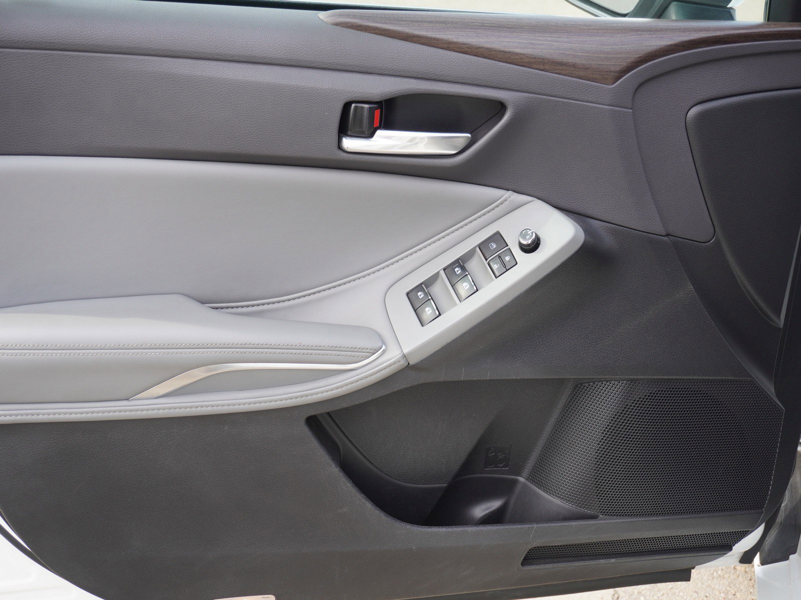 Used 2021 Toyota Avalon XLE w/ Moonroof Package image 18