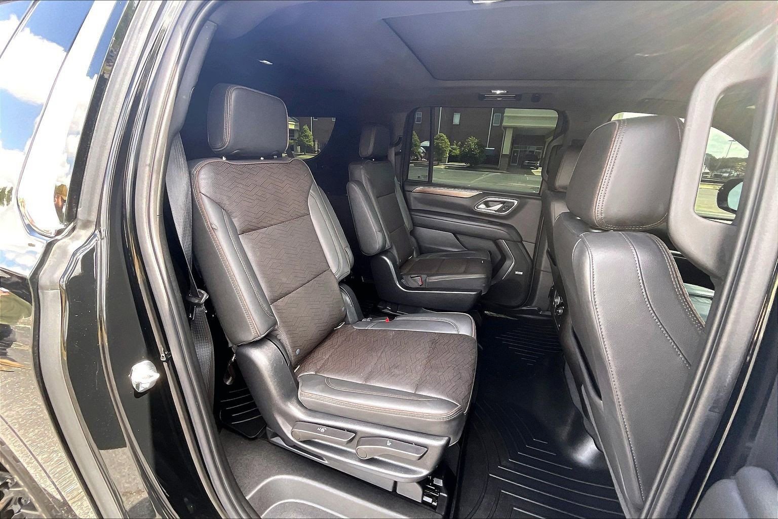 Used 2022 Chevrolet Suburban High Country AWD/4WD image 17