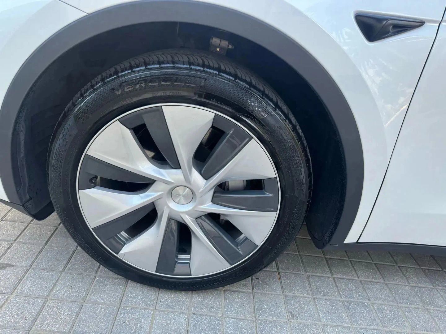 Used 2021 Tesla Model Y Long Range image 21