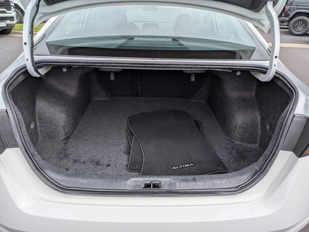 Used 2025 Nissan Altima 2.5 SV image 19