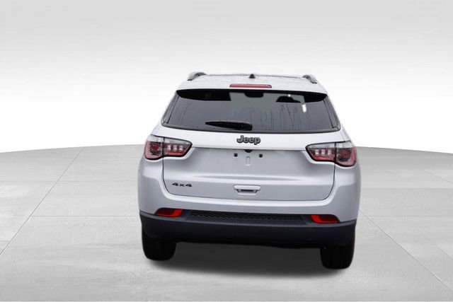 New 2025 Jeep Compass Latitude w/ Sun & Sound Group image 4