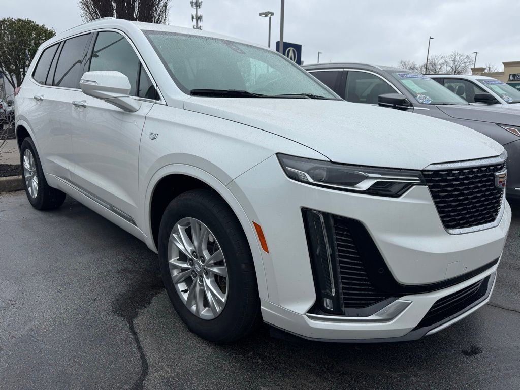 Used 2023 Cadillac XT6 Luxury image 2
