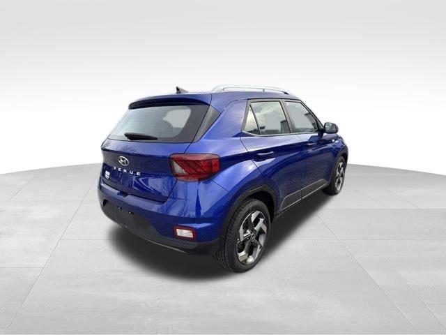 Used 2022 Hyundai Venue Limited image 2