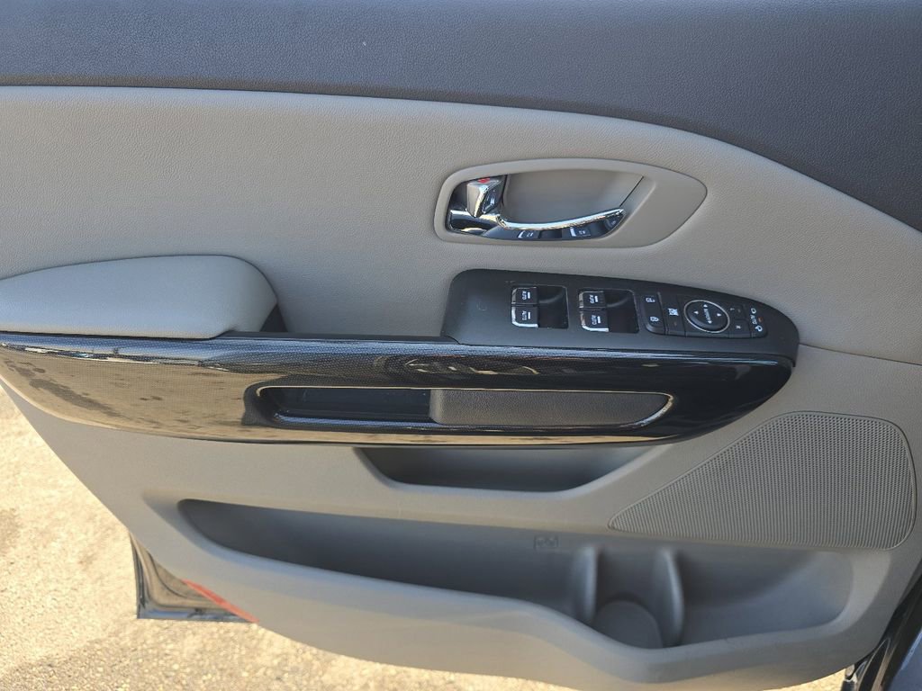 Used 2018 Kia Sedona EX image 22