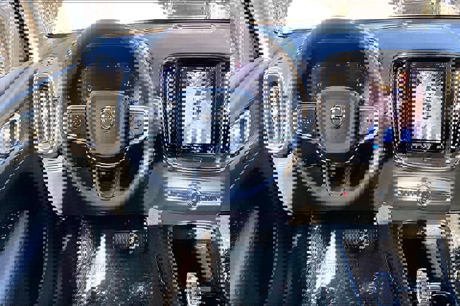 Certified 2024 Volvo XC40 B5 Plus w/ Protection Package Premier image 5