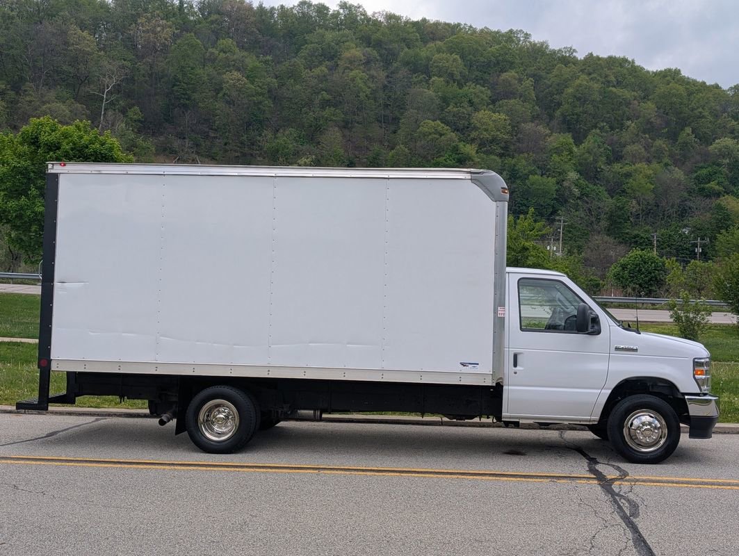 Used 2023 Ford E-450 and Econoline 450 Super Duty w/ Power Windows & Locks Group RWD image 4