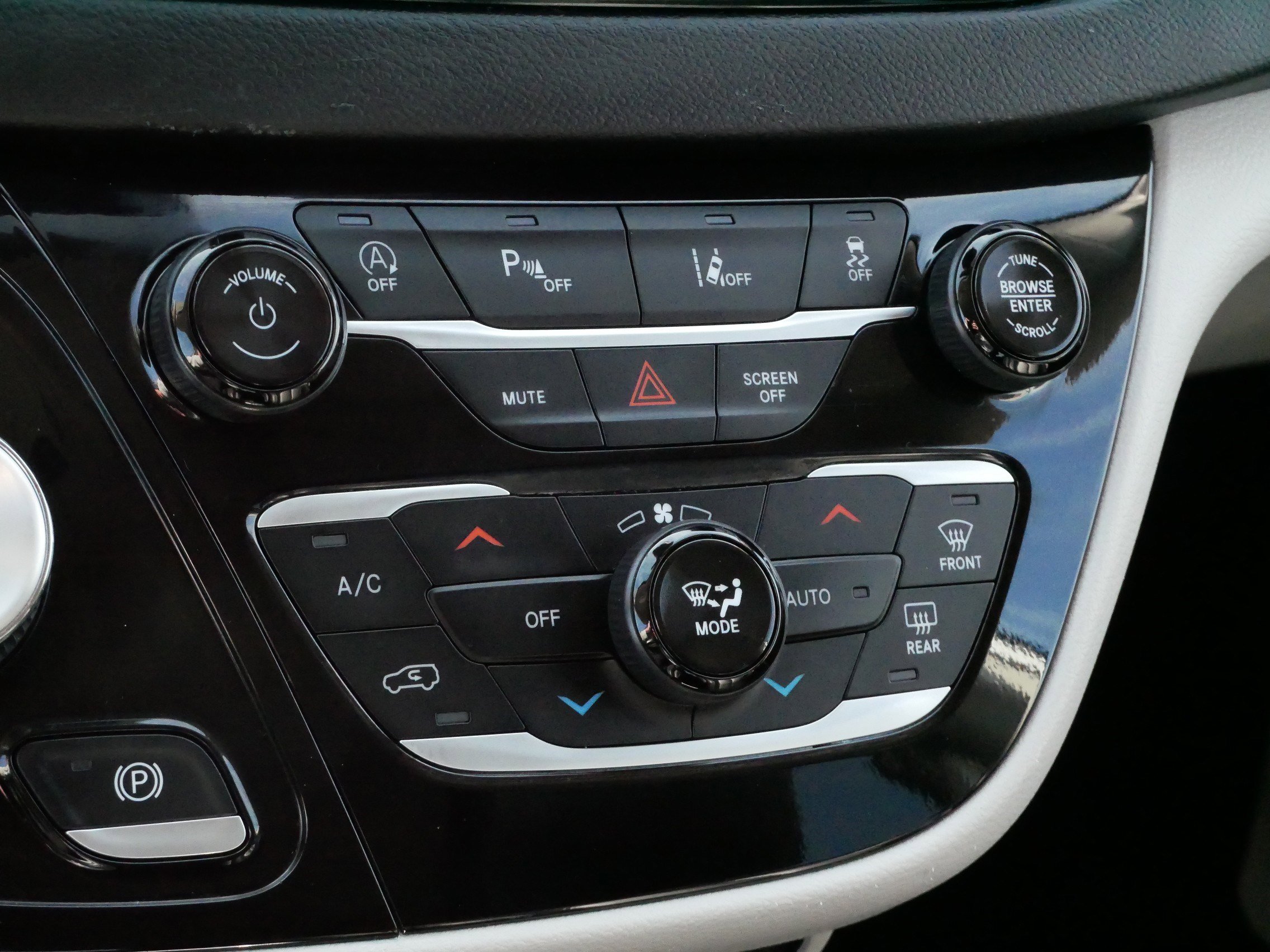 Used 2024 Chrysler Pacifica Touring-L image 23