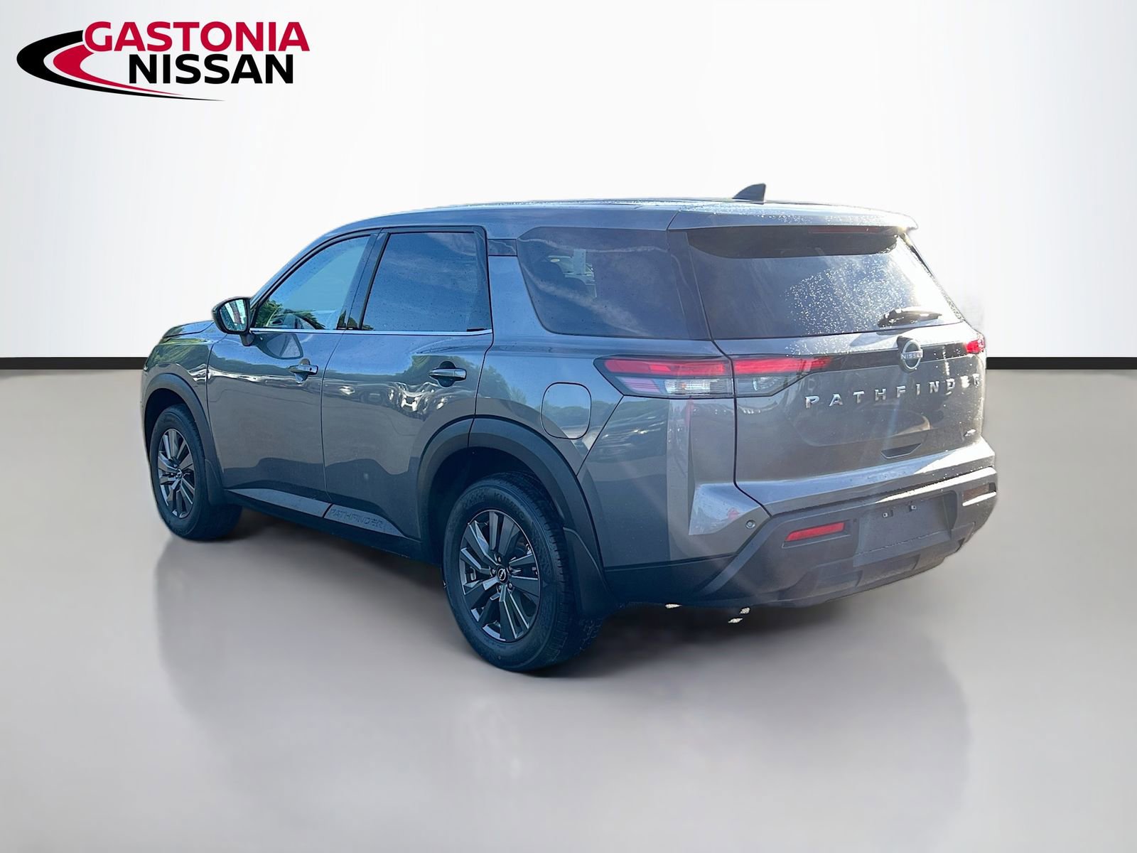 Used 2024 Nissan Pathfinder S image 6