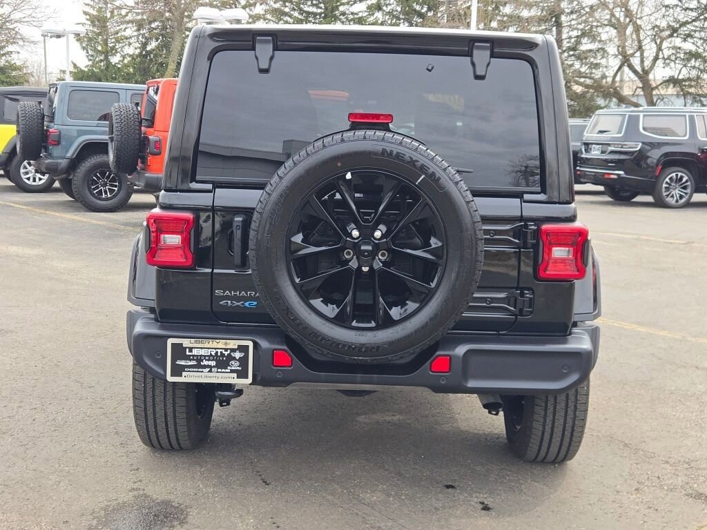 Certified 2025 Jeep Wrangler Unlimited Sahara w/ Safety Group image 13