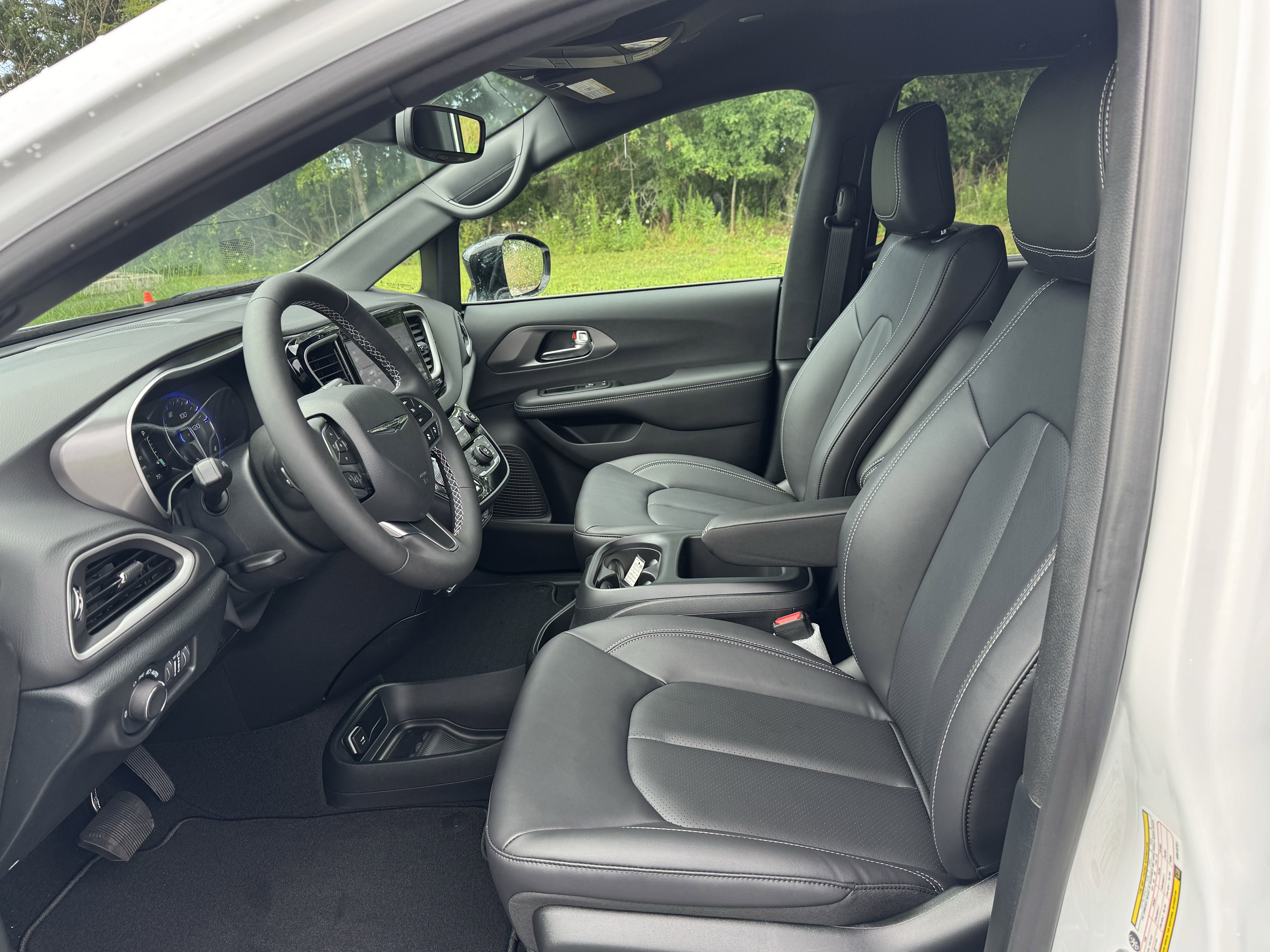 New 2025 Chrysler Voyager LX image 11