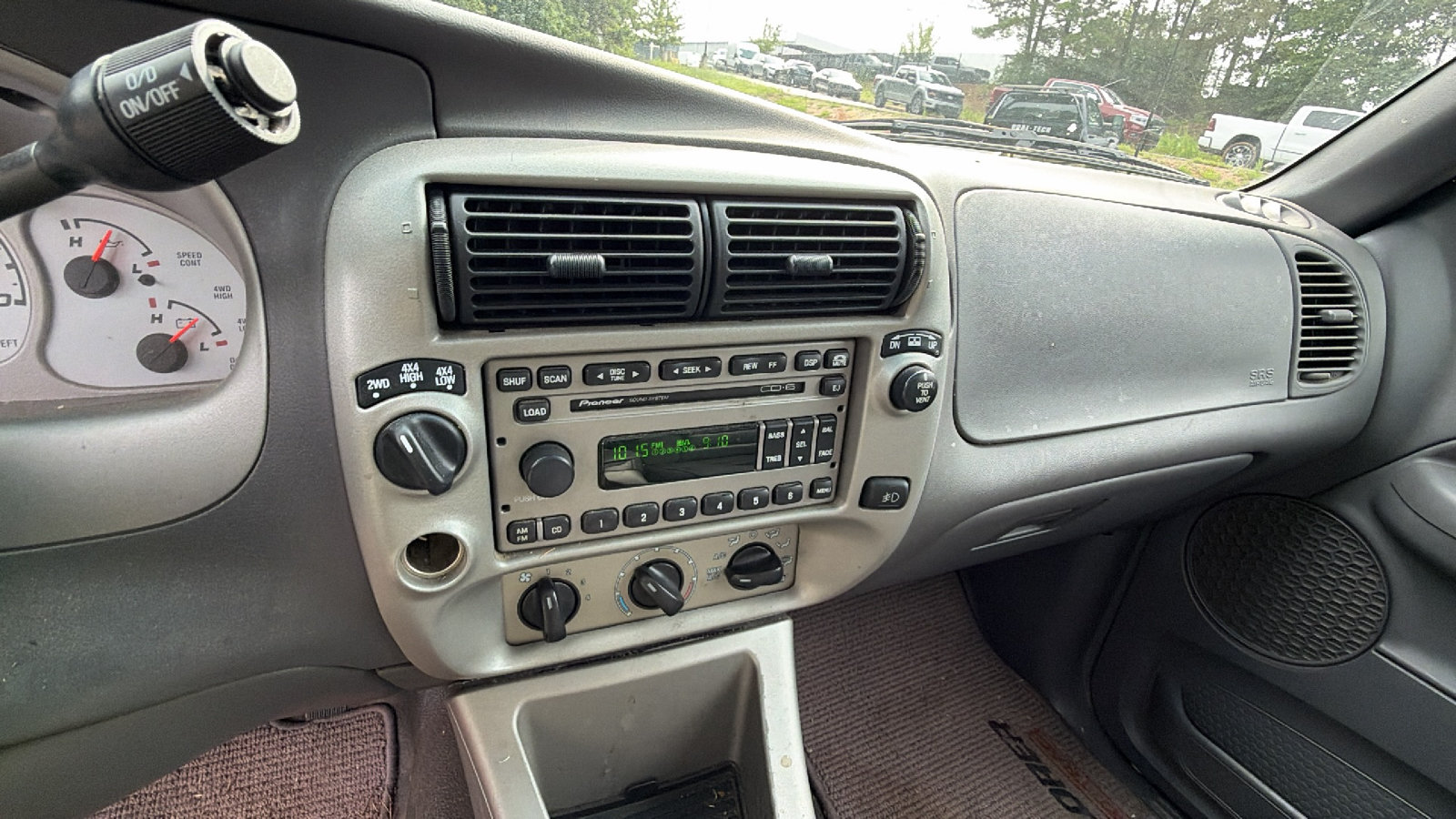 Used 2001 Ford Explorer Sport Trac 4x4 image 23