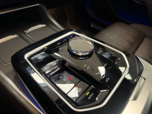 Used 2024 BMW 760i xDrive w/ Executive Package image 19