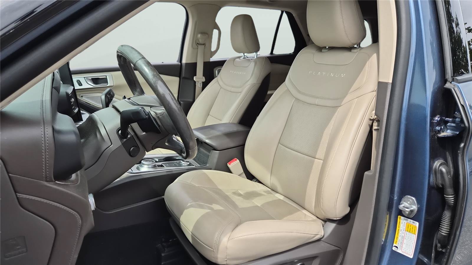 Used 2020 Ford Explorer Platinum w/ Premium Technology Package AWD/4WD image 10