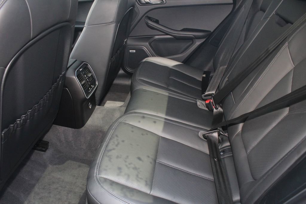 Used 2022 Porsche Macan AWD/4WD image 25