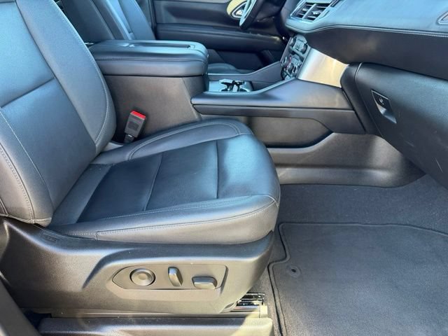 Used 2023 Chevrolet Suburban Z71 w/ Luxury Package AWD/4WD image 13