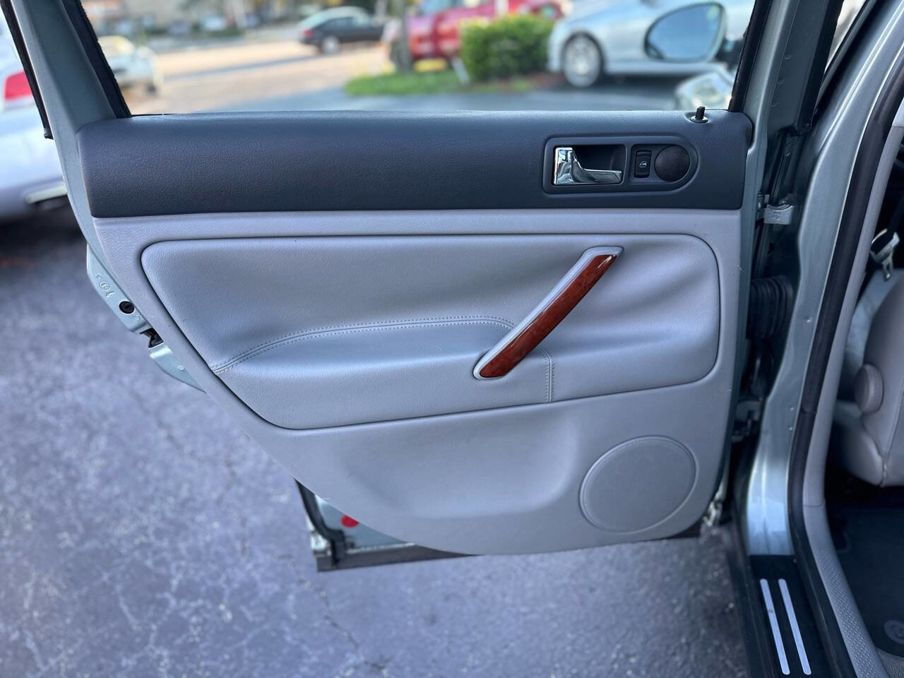 Used 2004 Volkswagen Passat GLX image 13