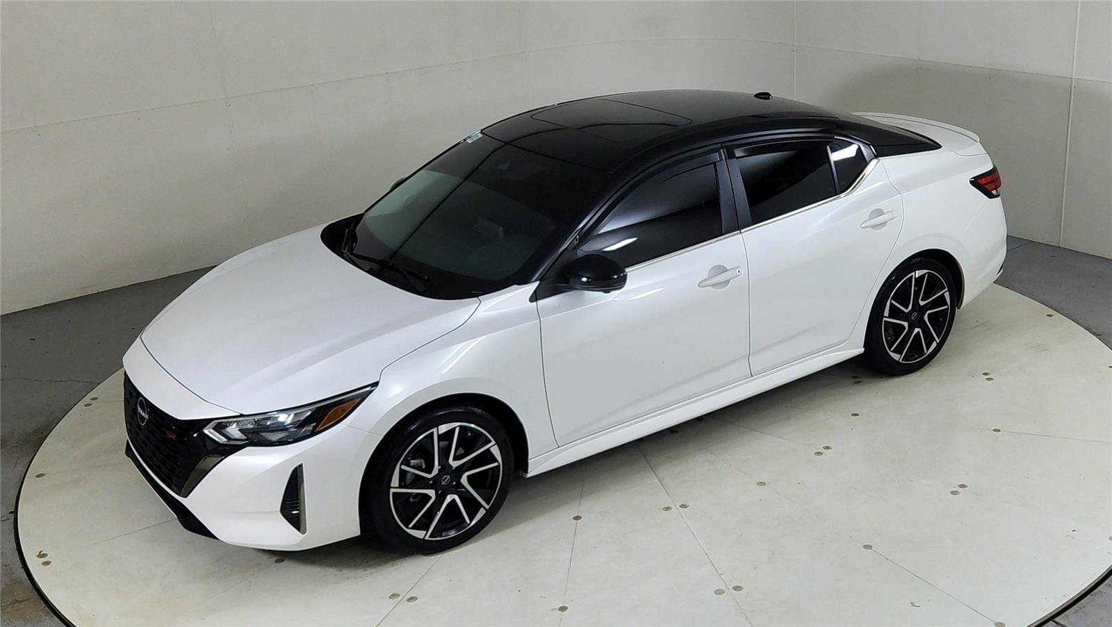 Certified 2025 Nissan Sentra SR w/ SR Premium Package image 15