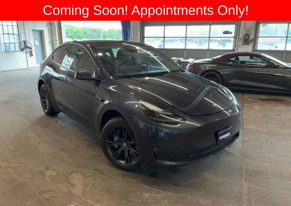 Used 2024 Tesla Model Y Long Range AWD/4WD image 1