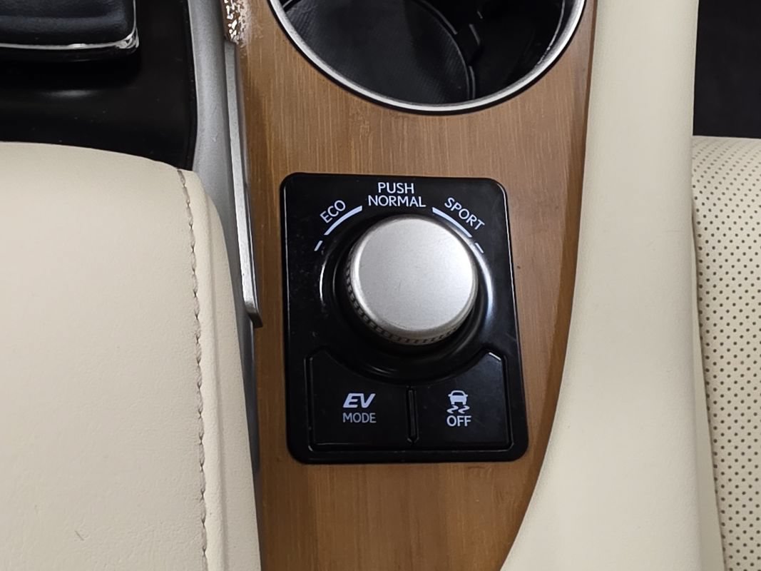 Used 2018 Lexus RX 450h AWD w/ Premium Package image 41