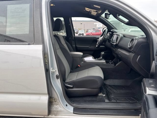 Used 2020 Toyota Tacoma TRD Off-Road AWD/4WD image 19