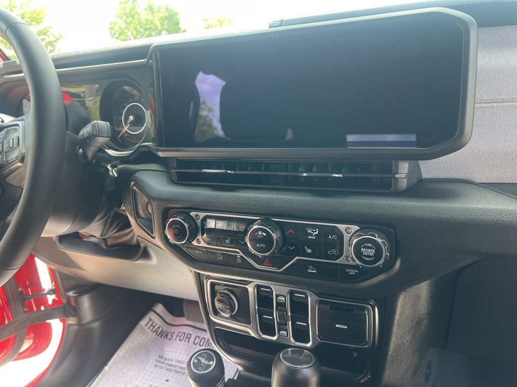 Used 2024 Jeep Wrangler Unlimited Sport AWD/4WD image 41