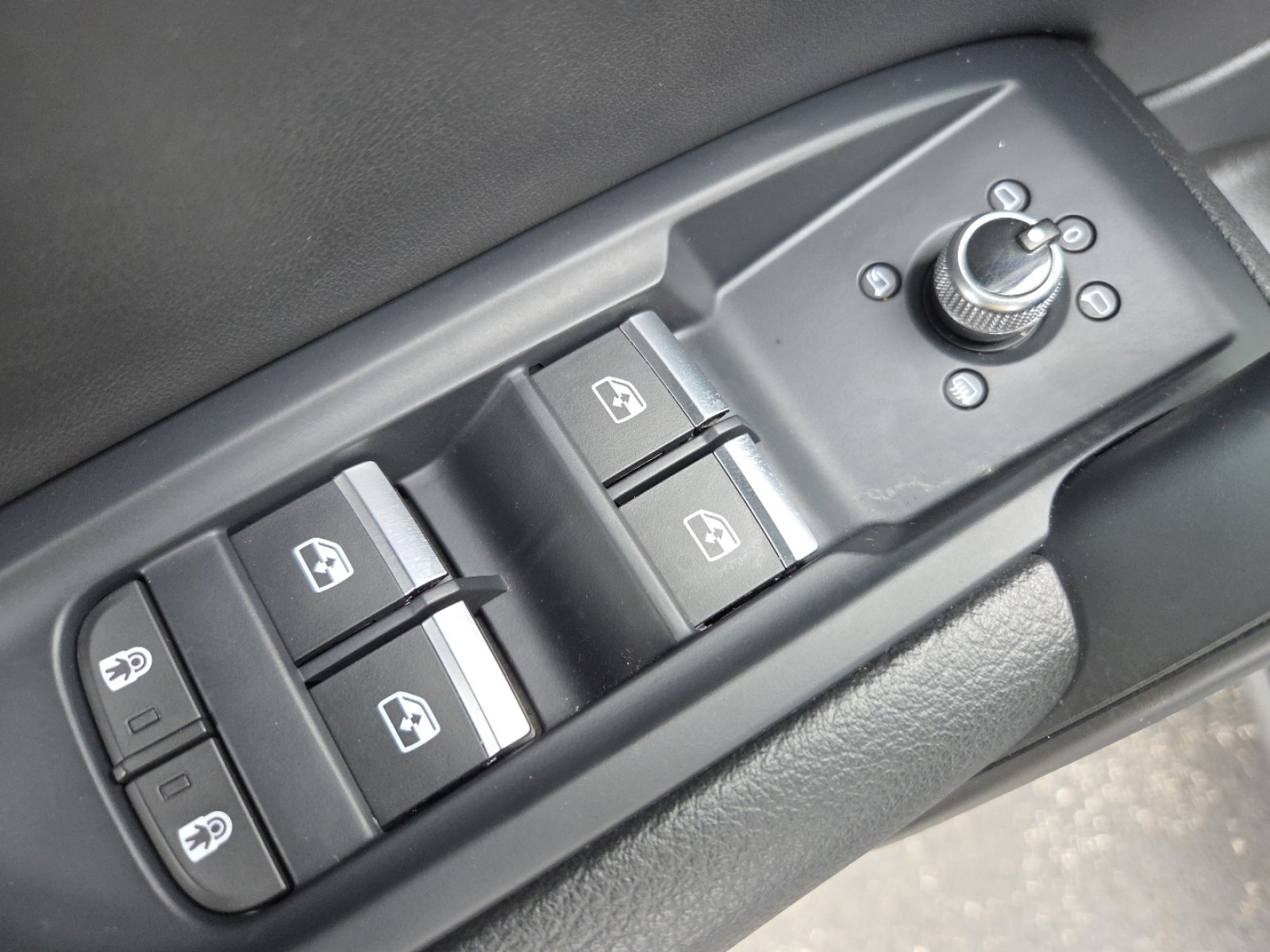 Used 2023 Audi Q5 2.0T Premium w/ Convenience Package image 27