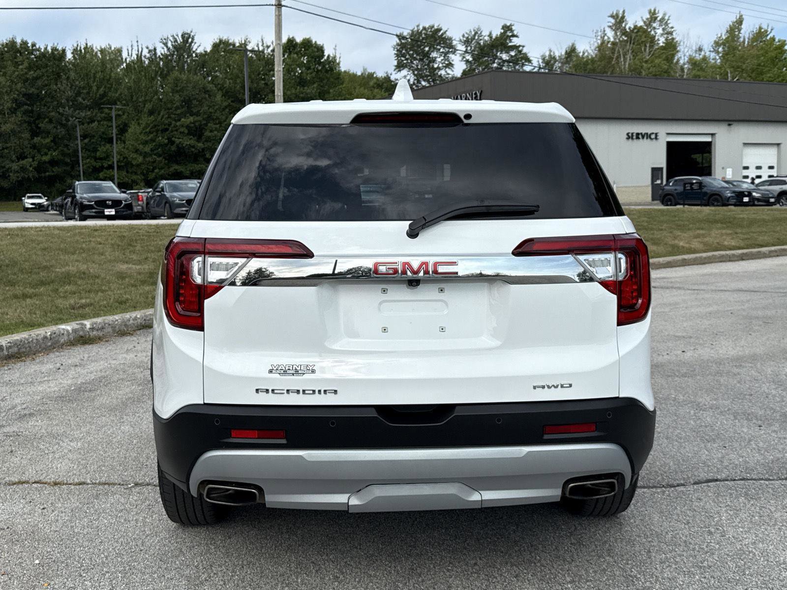 Used 2023 GMC Acadia SLE image 7