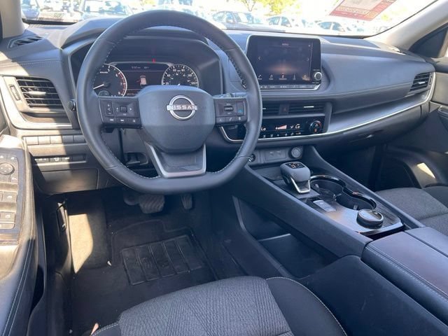 Used 2025 Nissan Rogue SV AWD/4WD image 11