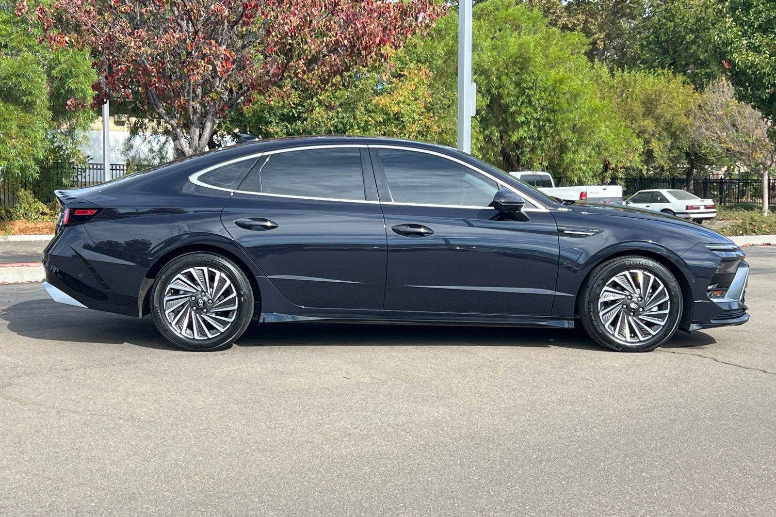 Used 2025 Hyundai Sonata Limited FWD image 3