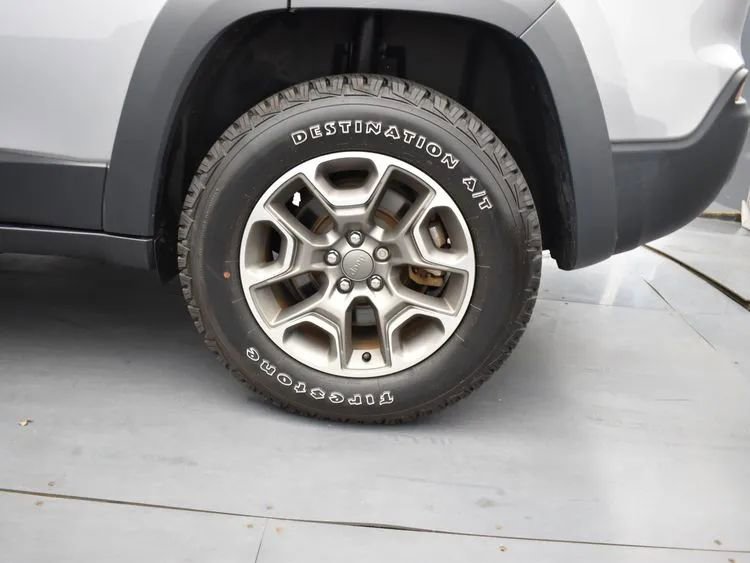 Used 2021 Jeep Cherokee Trailhawk w/ Premium Leather Package image 37