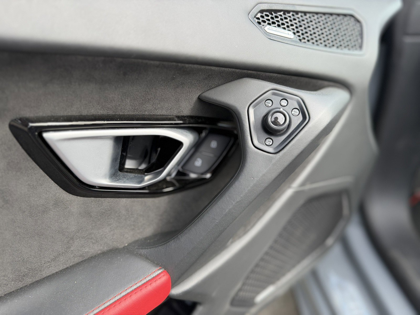 Used 2022 Lamborghini Huracan EVO image 16