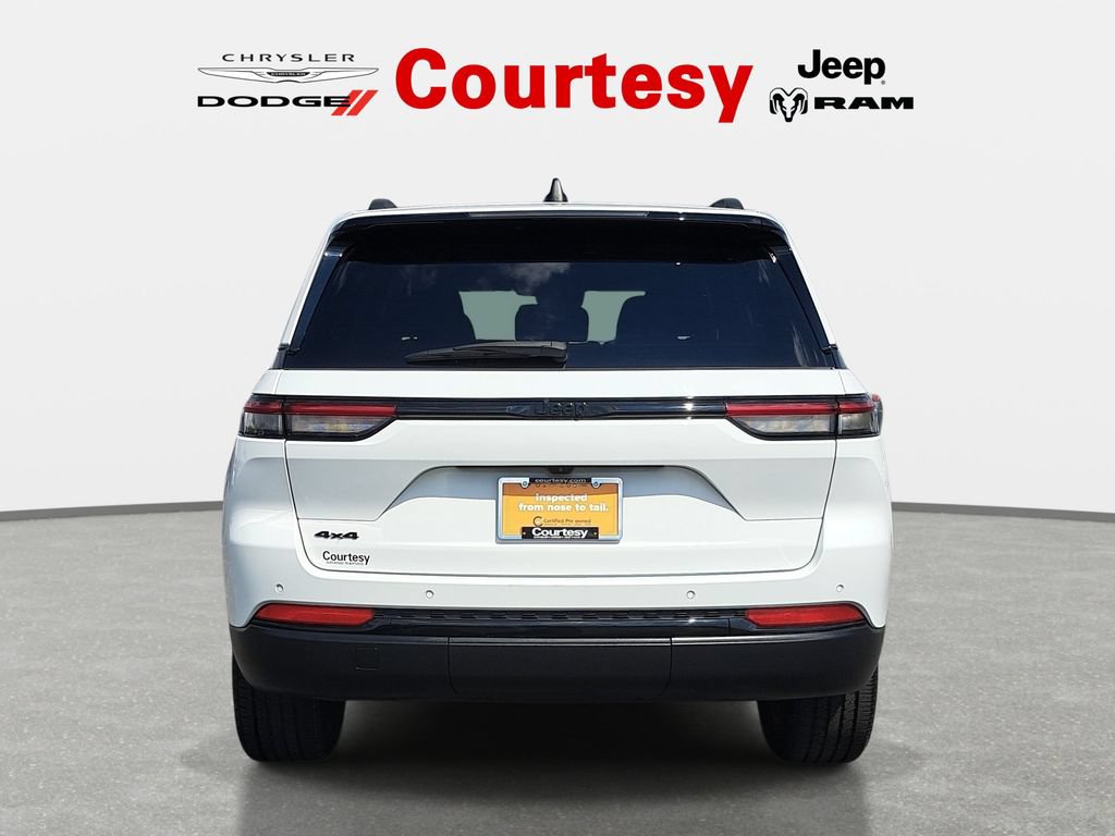 Certified 2023 Jeep Grand Cherokee Altitude AWD/4WD image 5