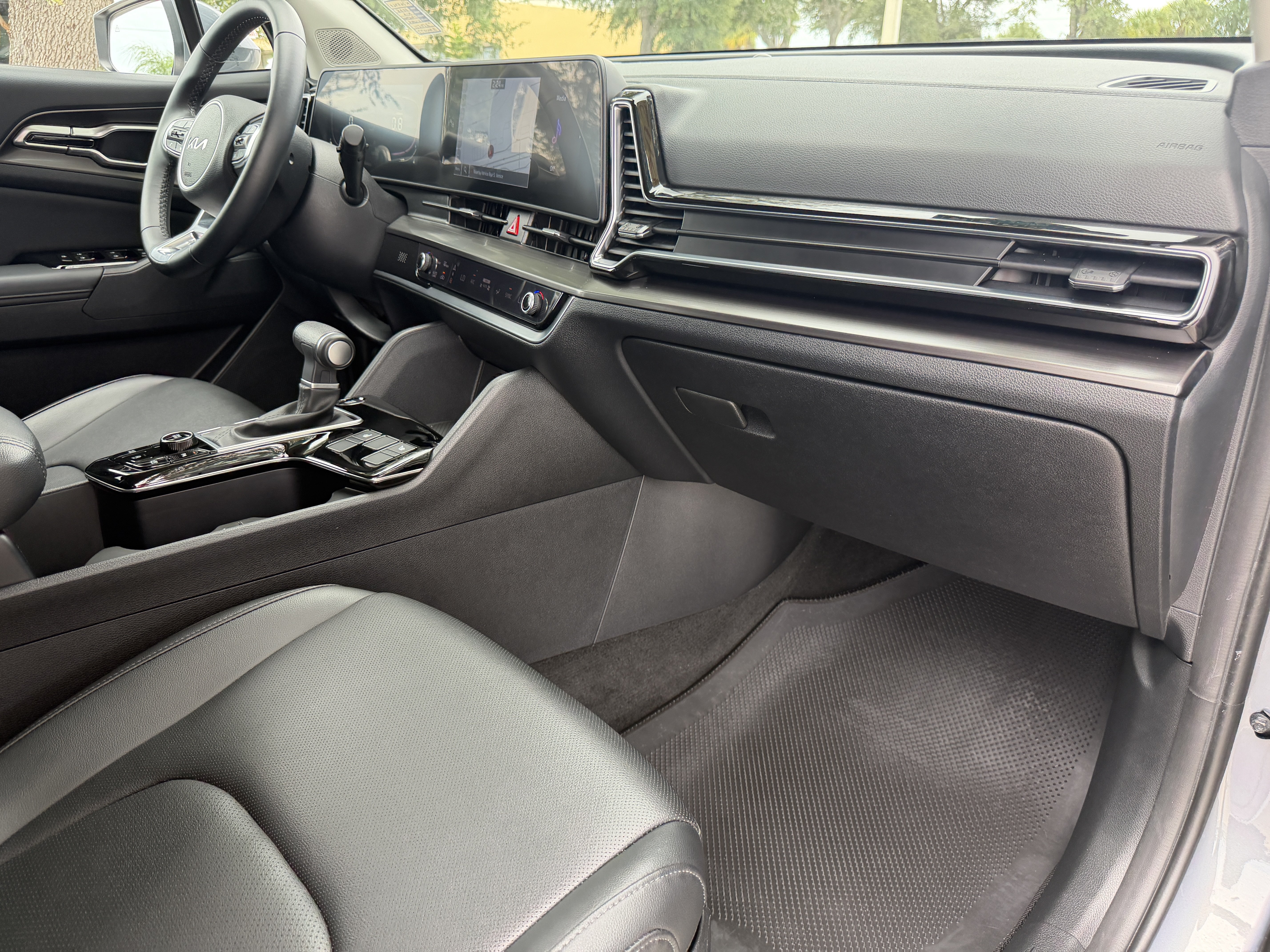 Used 2025 Kia Sportage EX FWD image 11